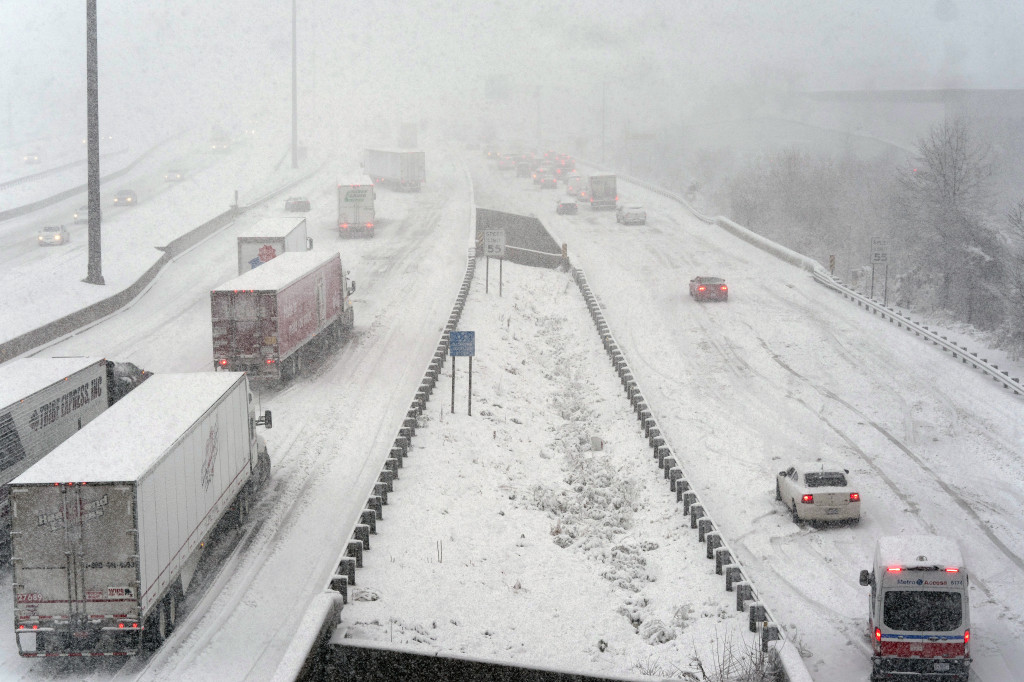 Stiglo upozorenje za vozače zbog snežnih padavina: Hitno se oglasio AMSS!