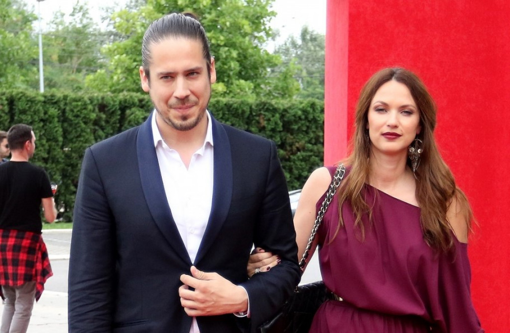 Komšije Nikole Rokvića otkrile drugu stranu pevača i njegove supruge: Bio je tužan,  za Bojanu smo mislili da je uobražena