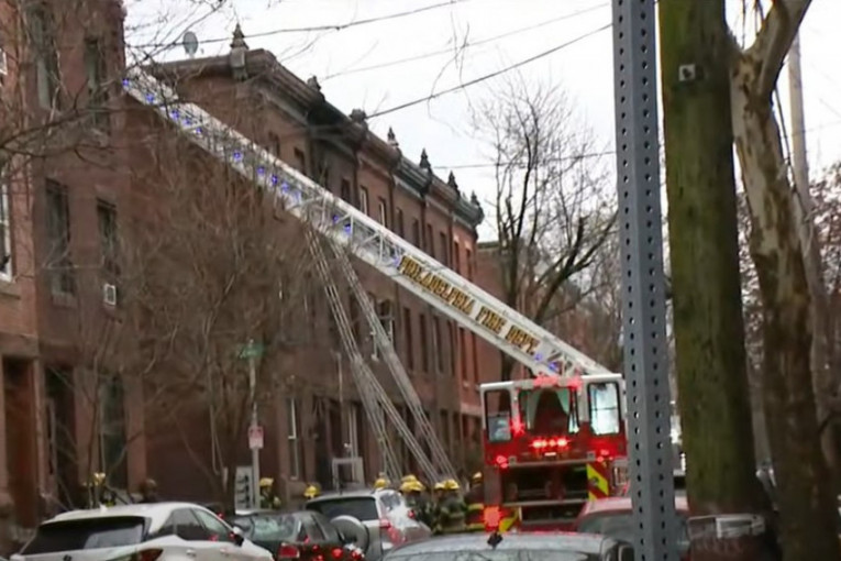 Tragedija u Filadelfiji: 13 mrtvih u stravičnom požaru, među žrtvama ima i dece (VIDEO)