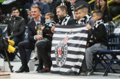 Partizane, bravo, bravo! Crno-beli ispunili obećanje, samohrani otac i četiri sina gosti na utakmici protiv Splita (VIDEO)