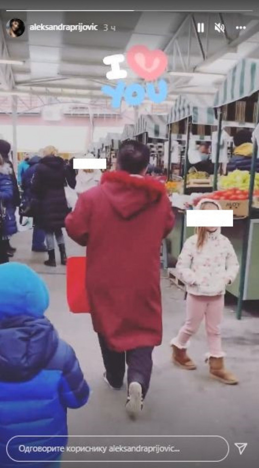 Estrada nije žalila para! Uživaju s najmilijima uz praznične zalogaje: Od žita do suvog voća, nema šta nema! (FOTO)