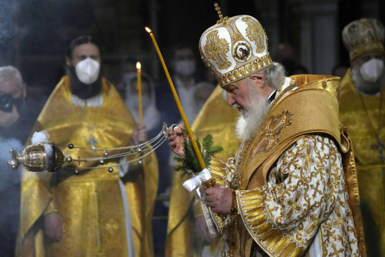 Patrijarh moskovski i cele Rusije uoči Božića poželeo vernicima mir:  Ljudi samo treba da postanu naslednici velike pobede Hristove(FOTO)