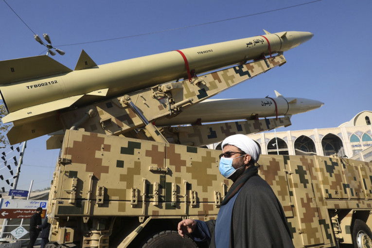 Iran izložio tri balističke rakete u centru Teherana: Gađali američke baze u Iraku!(FOTO)