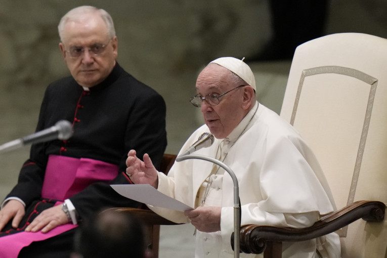 Papa Franja ukorio parove koji radije imaju ljubimce nego decu: To je sebično