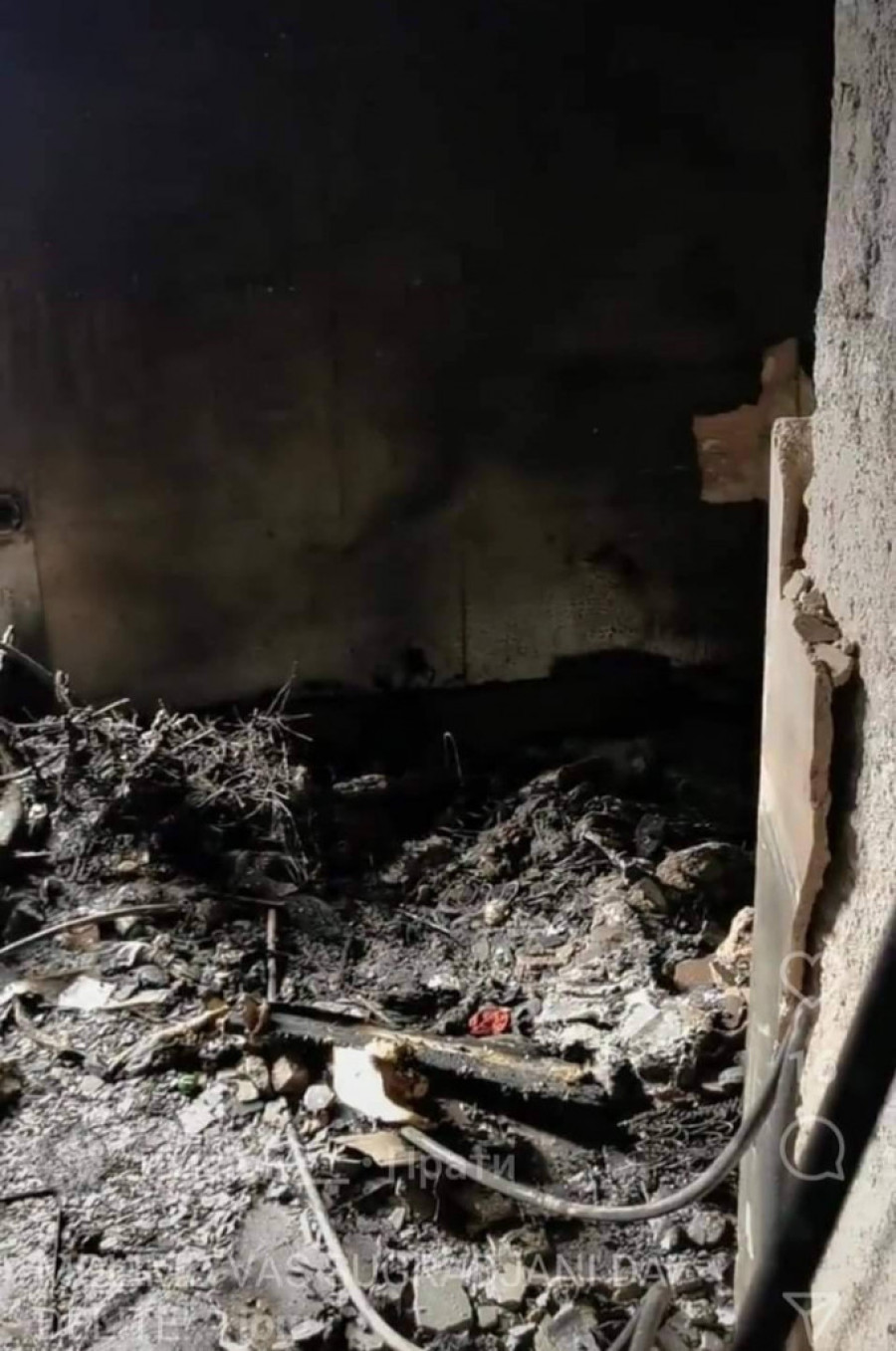 Vatrena stihija potpuno progutala porodičnu kuću u Sevojnu: Dečaci iz plamena izleteli i goli i bosi (FOTO)