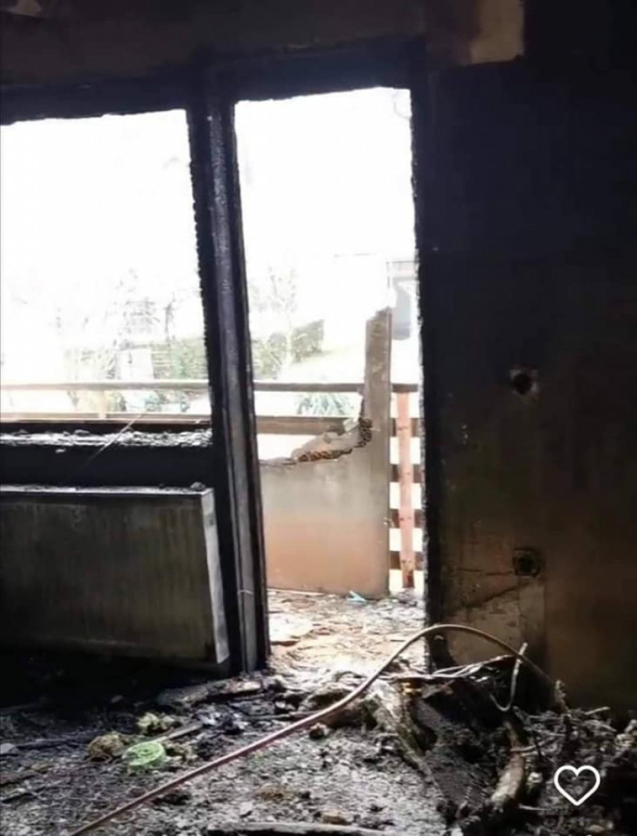 Vatrena stihija potpuno progutala porodičnu kuću u Sevojnu: Dečaci iz plamena izleteli i goli i bosi (FOTO)