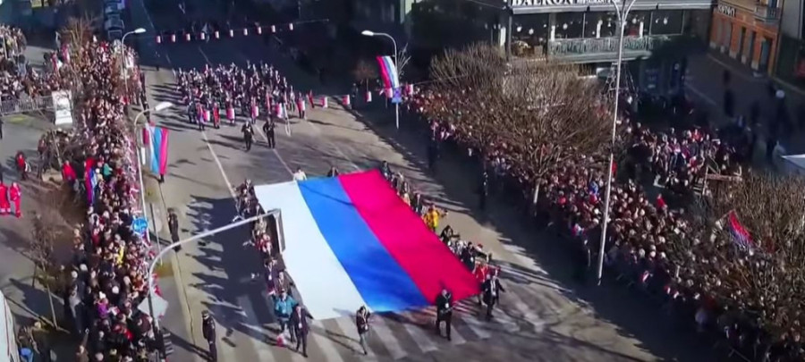 Nedelja usred srede: Vučić u Priboju smiruje tenzije, dok RS slavi "zelene beretke" regrutuju, muke Novaka Đokovića