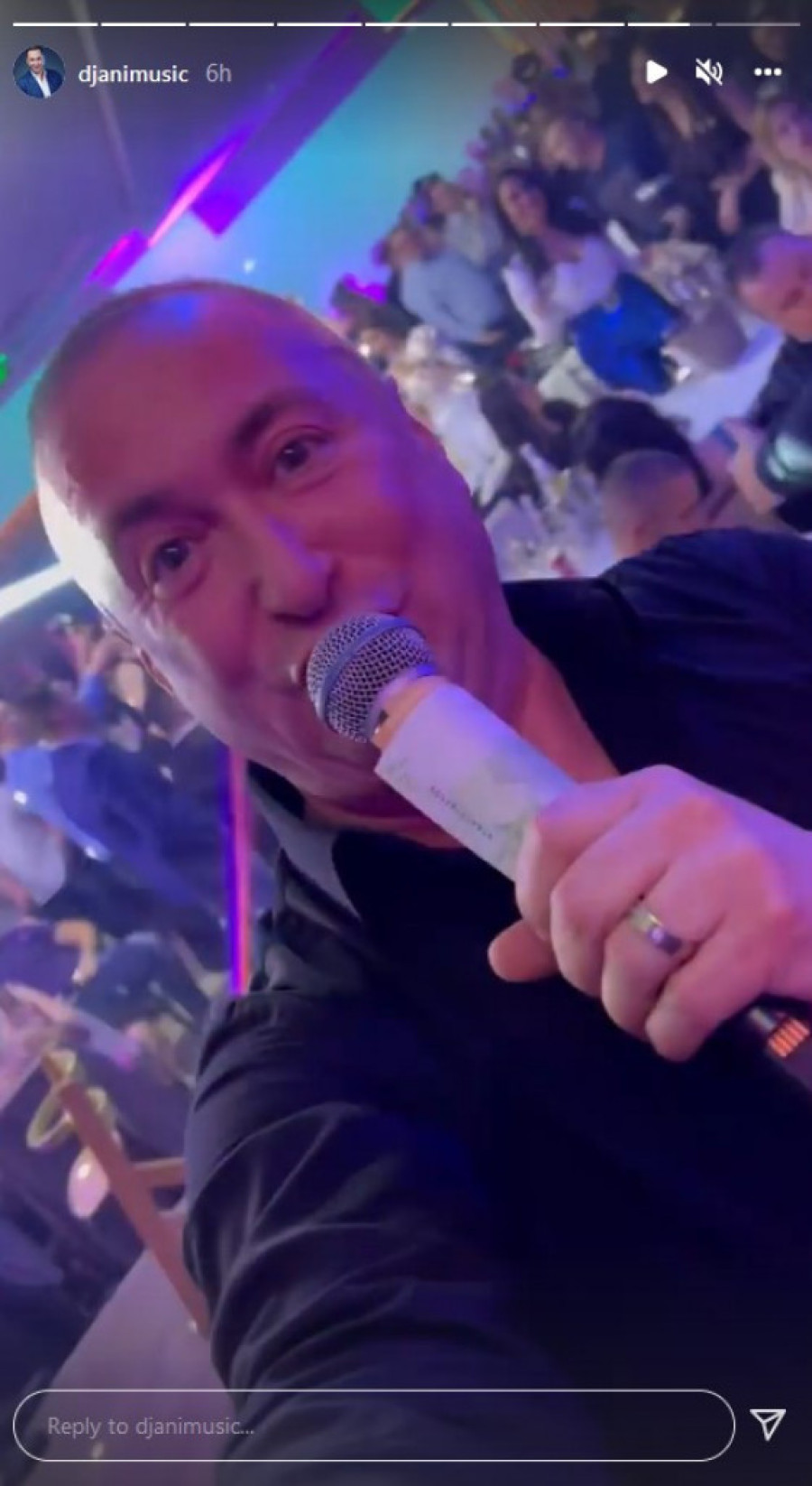 Đani se oporavio, pa napravio haos u Loznici: Sala dupke puna, a on peva i ne prestaje! (FOTO)