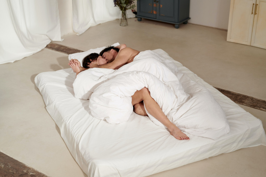 Seks za dobar san: Zašto bi vam vođenje ljubavi zapravo moglo pomoći da lakše zaspite tokom vrelih letnjih noći?