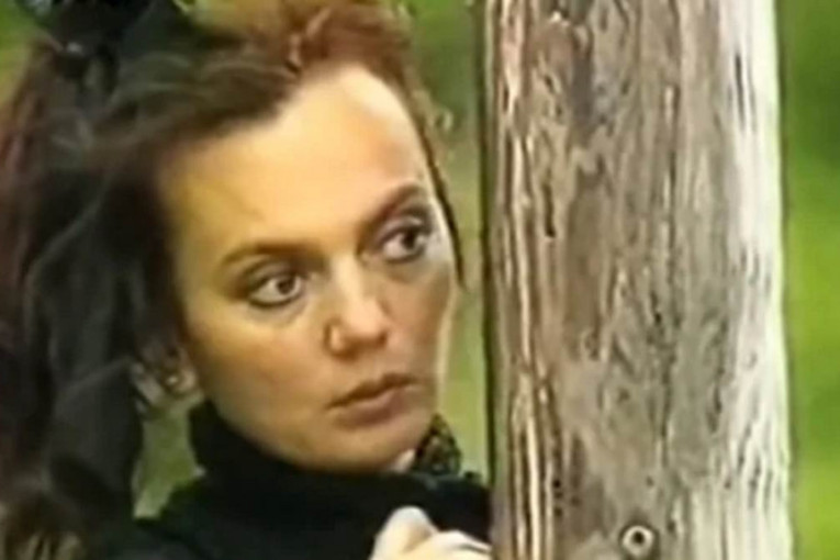 Osvanule bolne fotografije naše poznate glumice: Živi u bedi godinama, ali ove slike teraju suze na oči (FOTO)