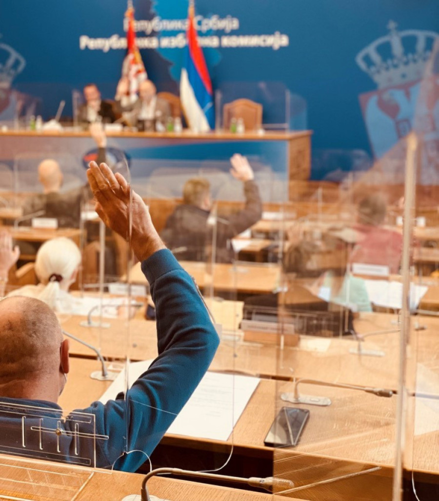 Nedelja usred srede: I Srbija na nogama zbog krize u Ukrajini, počela izborna trka, prvi put vozom 200 km/h