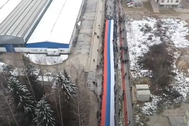 Spektakularno: U Novom Sarajevu razvijena najduža zastava u Evropi (VIDEO)