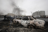 Sablasni prizori u Almatiju: Svuda zapaljena vozila, ulice krvave, stanovnici očajni zbog nestašice hrane (FOTO)