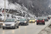 Kao da se ceo svet vraća obilaznicom oko Čačka: Pogledajte nepregledne kolone vozila na putevima (FOTO)