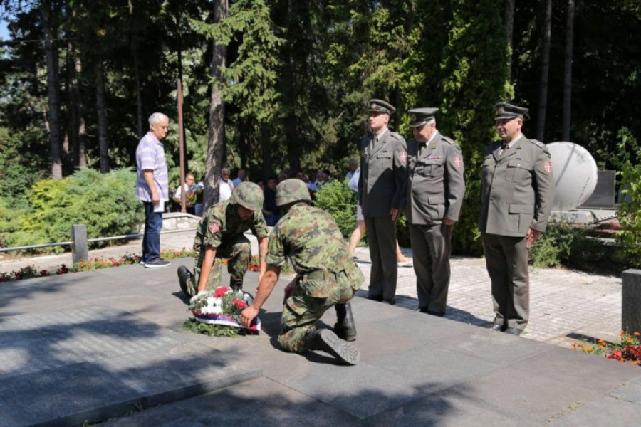24SEDAM UŽICE Na Partizanskom groblju na Dovarju obeležena 80. godišnjica ustanka naroda Srbije