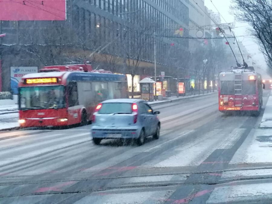 Sneg je opet zavejao Beograd: Ko ne uzme lopatu u ruke, sledi mu ogromna kazna!