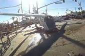 Avion se srušio na prugu, a voz samo što nije naišao: Pilota izvukli u poslednjem trenutku (VIDEO)