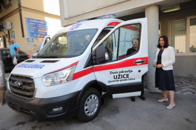 24SEDAM UŽICE Grad donirao Zdravstvenom centru još jedno sanitetsko vozilo