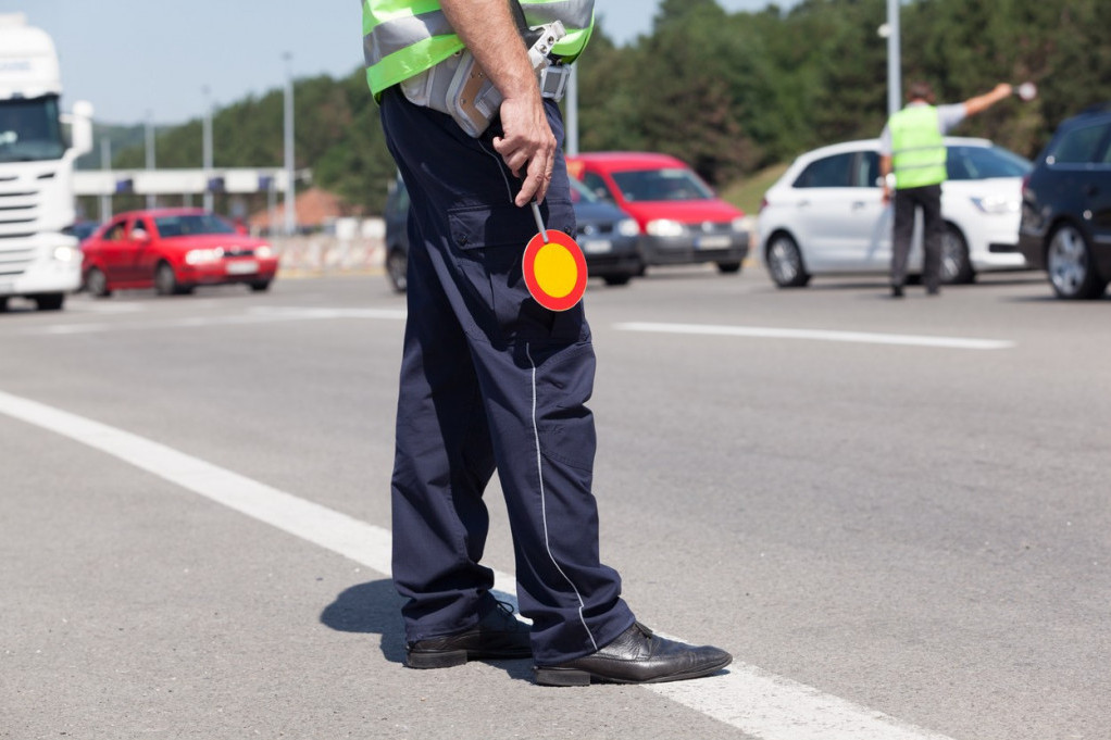 Drogiran i bez dozvole seo za volan: Policija privela bahatog vozača u Zemunu!