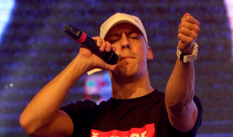 Željko Mitrović objavio snimak da Baka Prase upada na njegov posed, jutjuber mu odmah uzvratio: Umešano i obezbeđenje! (FOTO/VIDEO)