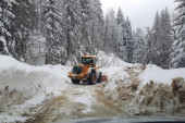 Mećava okovala deo zapadne Srbije: Palo skoro pola metra snega, sva mehanizacija na terenu (FOTO)
