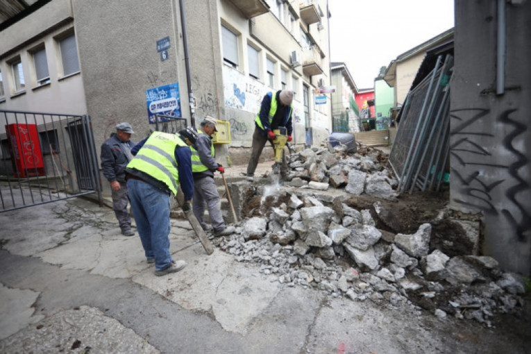 24SEDAM UŽICE Počeli radovi na rekonstrukciji pešačke staze između OŠ "Nada Matić" i Doma zdravlja