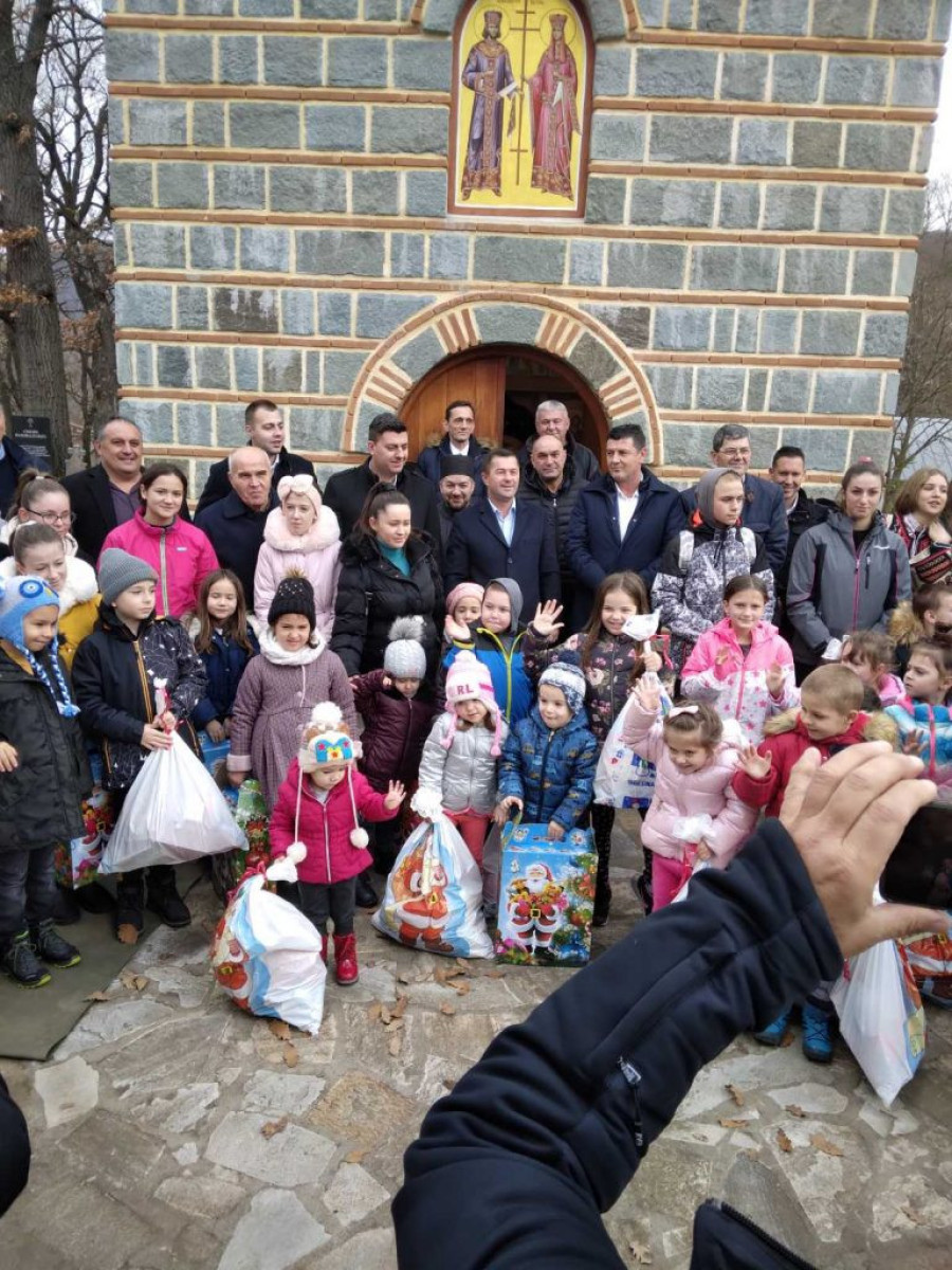 24SEDAM UŽICE Trodnevno druženje sa Deda Mrazom ispred Gradske kuće