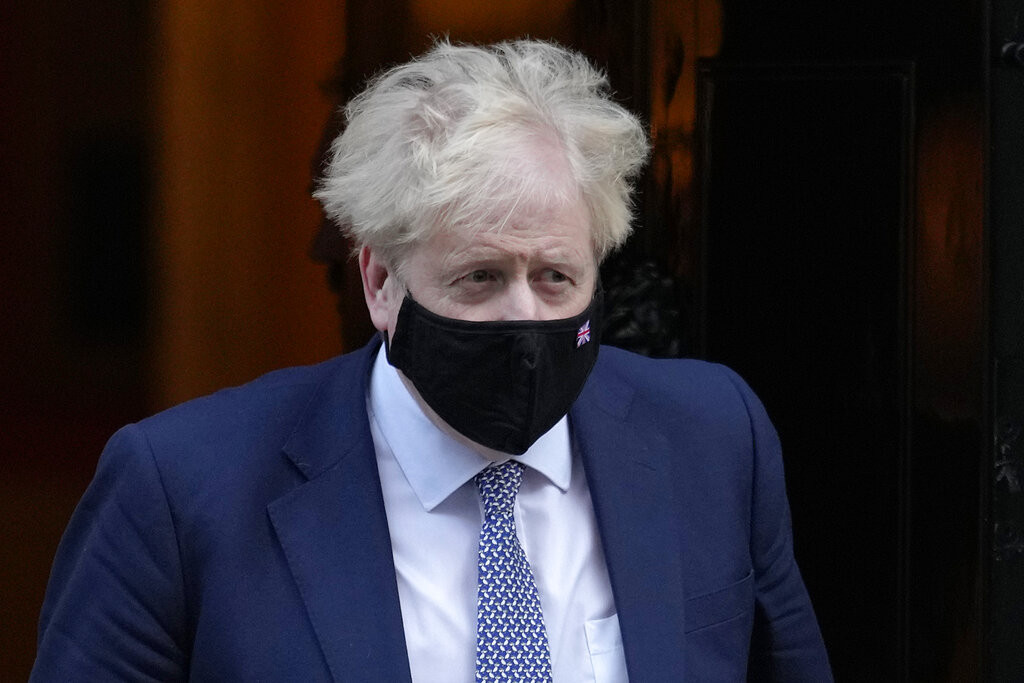 Da li kraljica može da smeni Džonsona zbog partijanja: Evo zašto postoji izuzetno mala mogućnost da će se to dogoditi