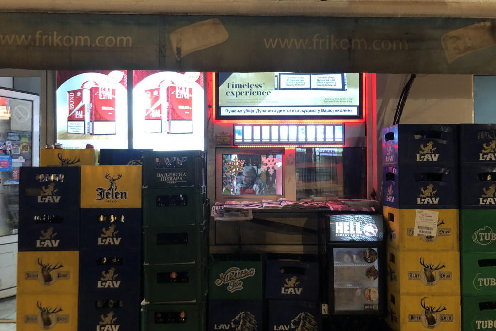 Uterao ga radnici u trafiku! Ostala u čudu kad je videla koliki je - konj došao po cigare!