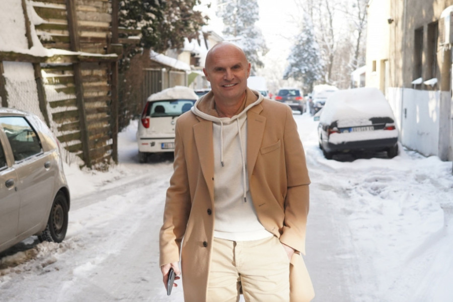 Mili prvi put u javnosti posle operacije: Pregrmeo je mnogo toga (FOTO)