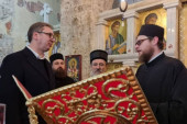 Istorijska poseta Vučića: Pomoć manastiru i vladiki Atanasiju, predsednik dobio divan poklon! (FOTO/VIDEO)