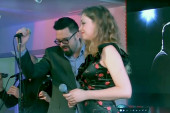 Prvi snimak mladenaca iz crkve: Petar Grašo i Hana Huljić se zavetovali na večnu ljubav, pa se poljubili (VIDEO)