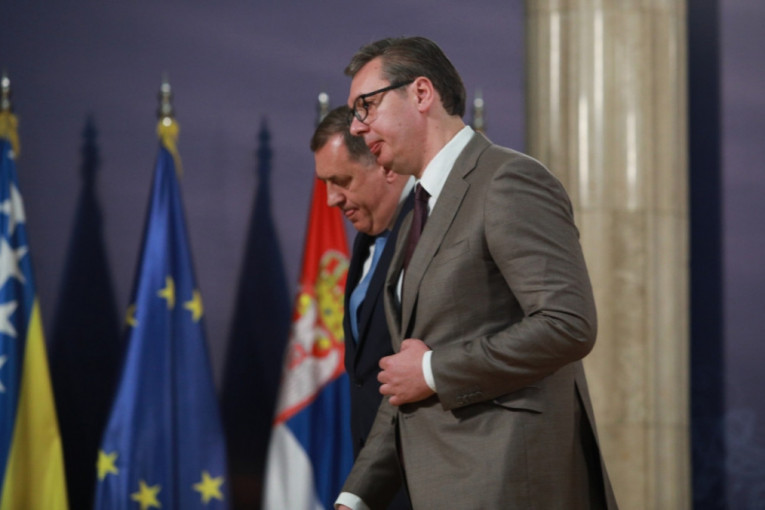 Dodik izričit: "Komšićev odlazak na KiM je napad na Vučića"