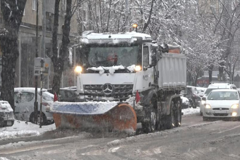24SEDAM PANČEVO  Pao prvi sneg, sve ulice i putevi na teritoriji grada prohodni