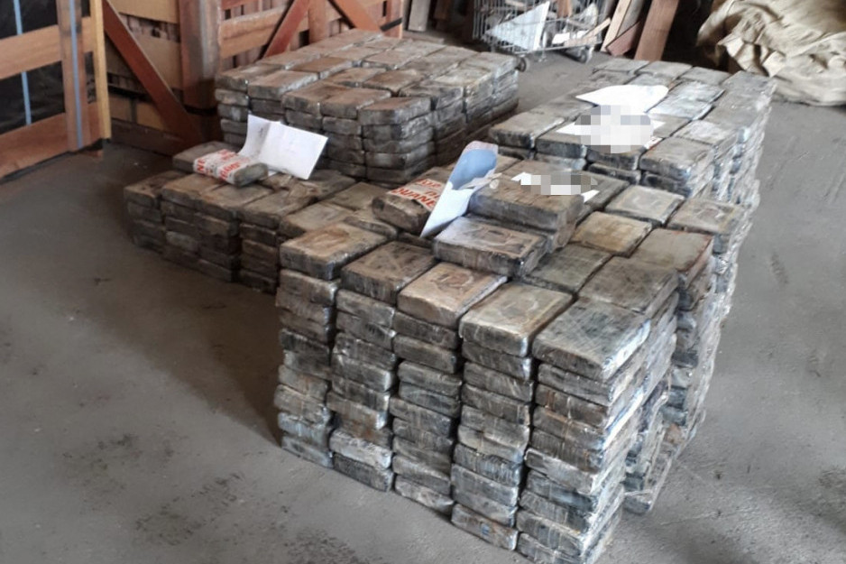 Titov kokain vredan 100 miliona evra zaplenjen na jedirlici: Među uhapšenima ima i Srba iz balkanskog narko-kartela?