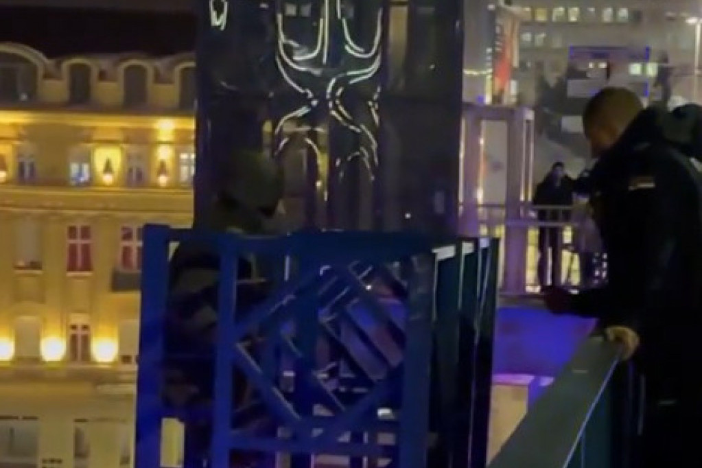 Okončana drama na Brankovom mostu! Policija uspela da odgovori mladića od skoka! (FOTO)