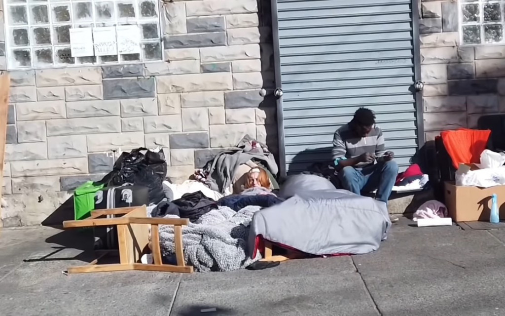 Tamna strana Amerike: Ljudi tumaraju kao zombiji, na ulicama scene koje nikada ne biste poželeli u svom gradu (VIDEO)