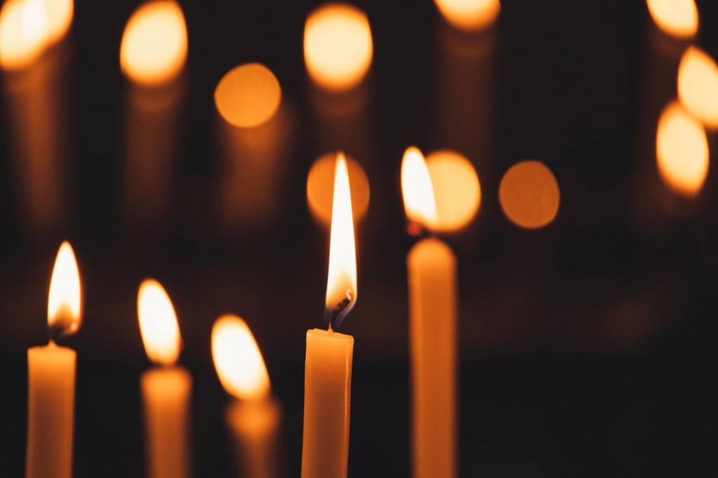 Bratstvo manastira Visoki Dečani izjavilo saučešće: Večni pokoj svima nastradalima u današnjoj strašnoj tragediji