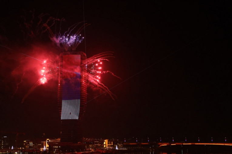 Kula Beograd u bojama trobojke! Pogledajte kako je izgledao doček pravoslavne Nove godine (FOTO)