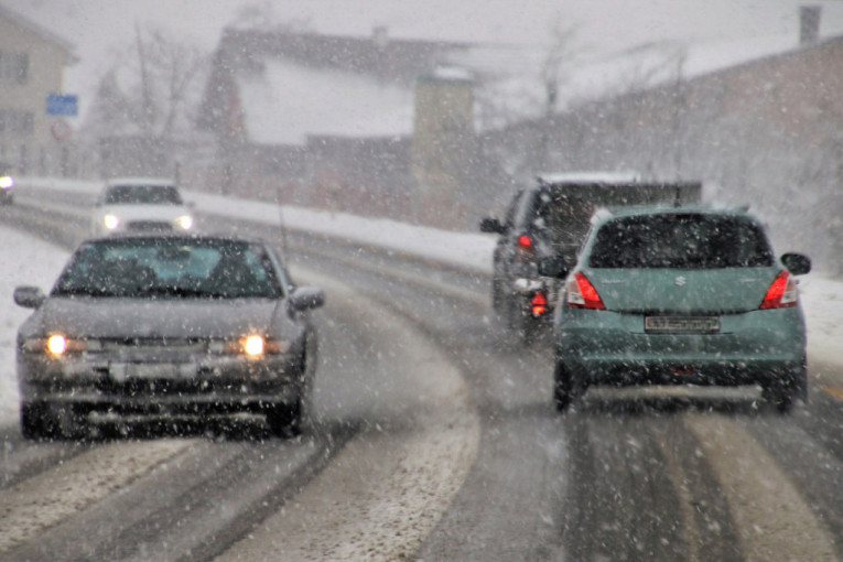 Prevrnuo se autobus u Hrvatskoj: Sneg napravio potpuni kolaps! Zabeležena još jedna nesreća!