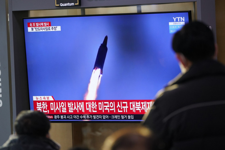 Severna Koreja ispalila dve rakete, pa zapretila Americi zbog sankcija: Reakcija će biti jača i veća
