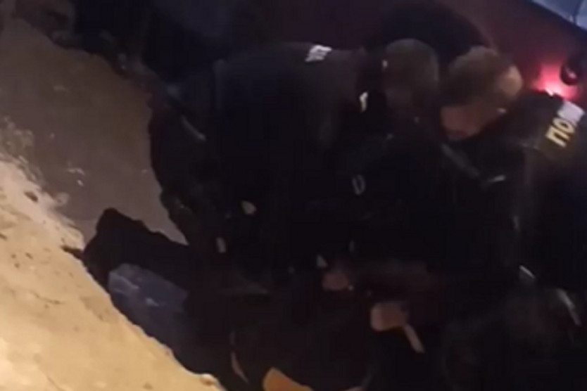 Filmska scena u Mirijevu: Vozač autobusa sat vremena blokirao ulicu, policija ga uhapsila! (VIDEO)