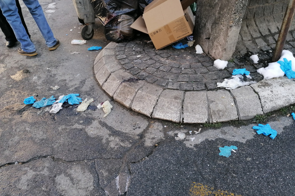 Panika u Vranju! Otkriven medicinski otpad, razbacano na stotine epruveta sa ljudskom krvi