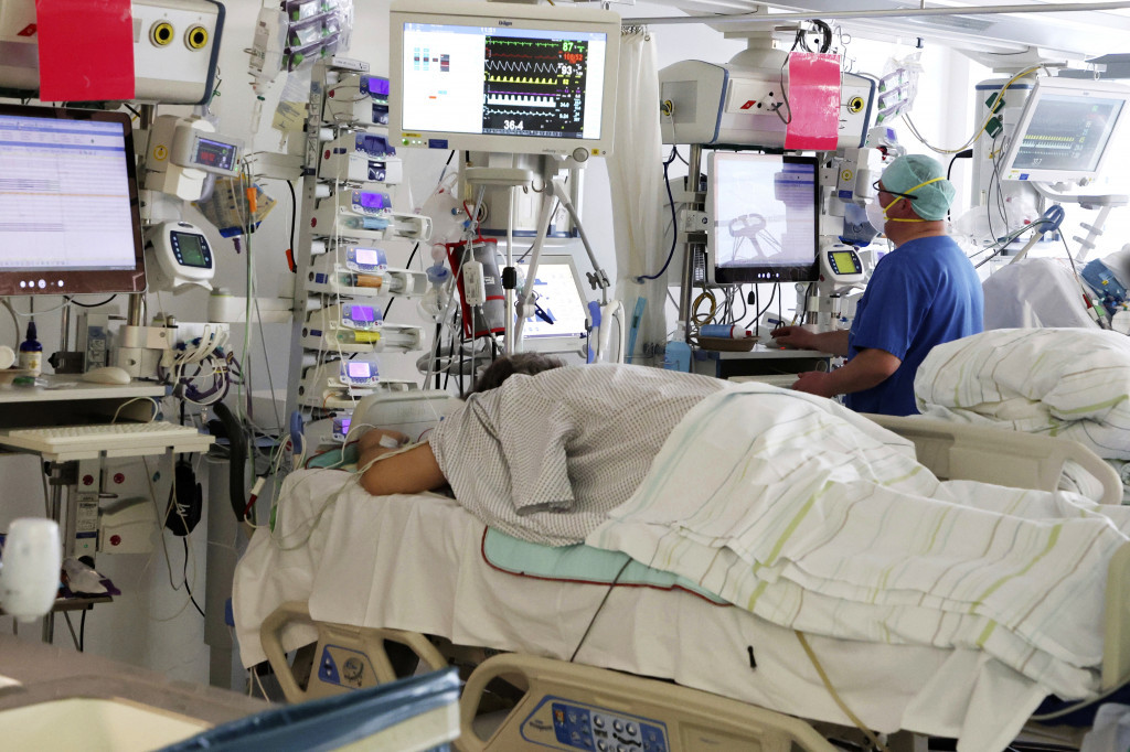 Uhvaćeni u laži: Bela kuća primorala Fejsbuk da uklanja objave o kovidu 19