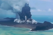 Zaprepašćujući snimci: Eruptirao vulkan na Pacifiku, a sada preti i opasnost od cunamija (VIDEO)