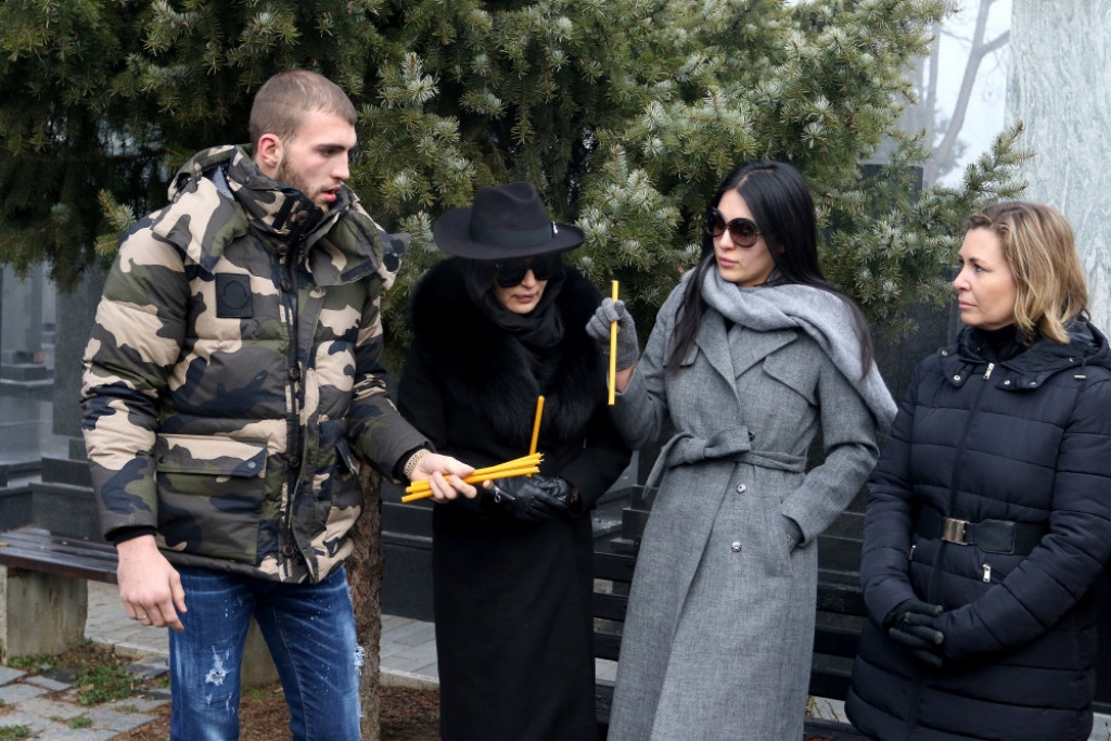 Ovako izgleda Arkanova vanbračna ćerka: Oca prvi put videla sa 12 godina, a često mu dolazi na grob