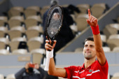 Novak ponovo pokazao zašto je najbolji: Dok se priprema za Dubai,  Đoković stiže i da drugima ulepša dane (VIDEO)
