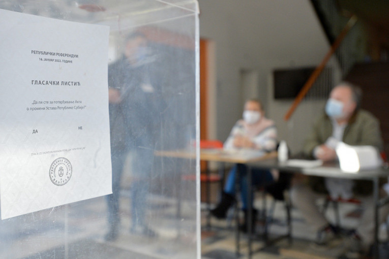 (UŽIVO) Referendum u Srbiji! Zatvorena biračka mesta: Čekamo rezultate (FOTO)