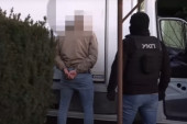 Austrijanac "pao" na prelazu Vrška čuka: Policija mu u automobilu pronašla marihuanu i drobilicu