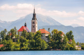 Tajna sa dna jezera: Jedino slovenačko ostrvo koje još uvek čuva uspomenu na tužnu legendu